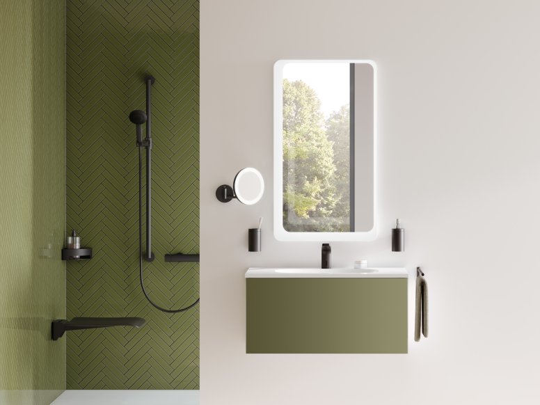Duschbereich und Waschtisch mit Spiegel